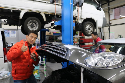 板金塗装で約8万円ほどするヘコミ修理が、デントリペアで1/3以下の価格！