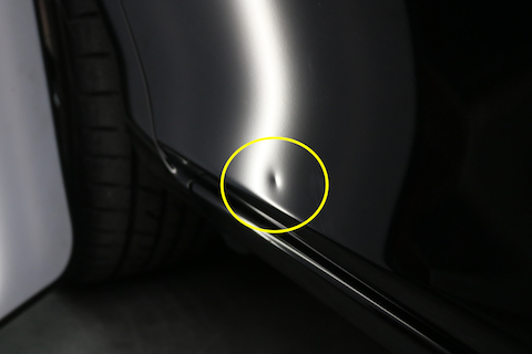 デントリペア出来ない場所でも、引っ張り出して車のヘコミを直します