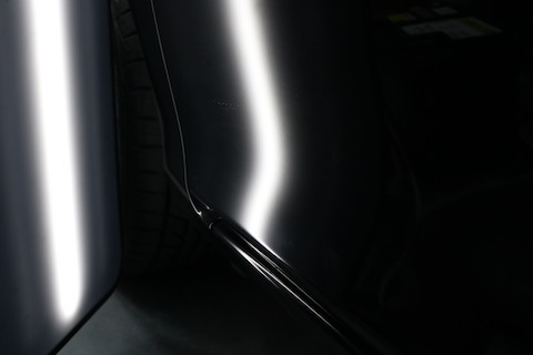 デントリペア出来ない場所でも、引っ張り出して車のヘコミを直します