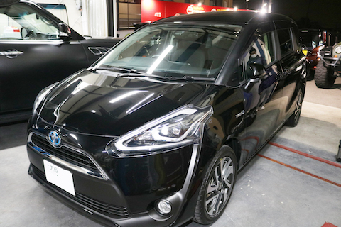 デントリペア出来ない場所でも、引っ張り出して車のヘコミを直します