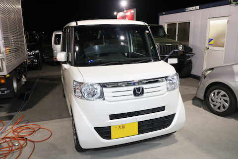 修理出来ないフロントガラスの割れ・傷を直し、予約無くても即日施工！