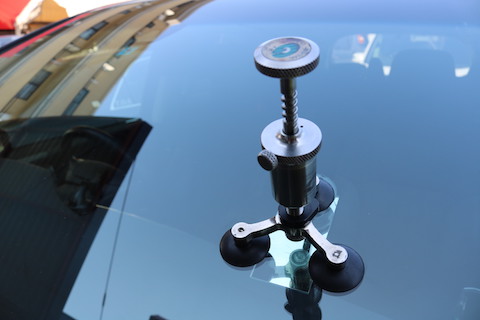 500円玉以上で交換となる飛び石の傷でも、デントスマイルは修理します！