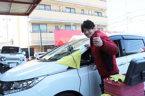 500円玉以上で交換となる飛び石の傷でも、デントスマイルは修理します！