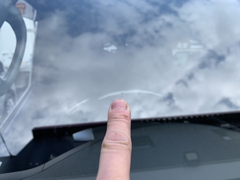 フロントガラスの傷・割れ、45分でウインドリペア飛び石修理出来ます！