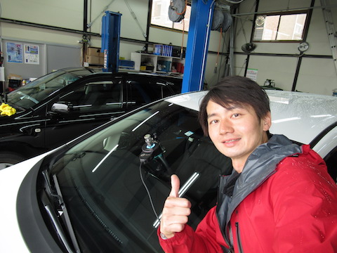 連休中に飛び石被害続出！車屋さんも休み。デントスマイルは連休中も修理しております！