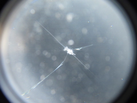 フロントガラス交換と言われた飛び石のひび割れ修理、お任せください！