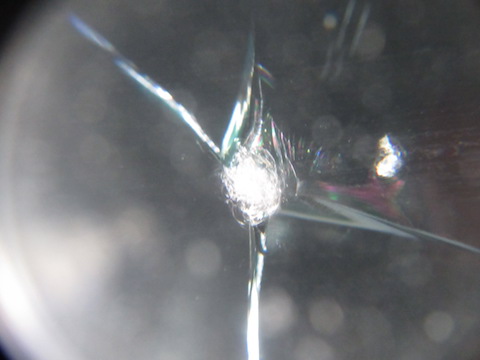 仕事やレジャーで活躍するハイエースのフロントガラス被害は多い！その理由は？