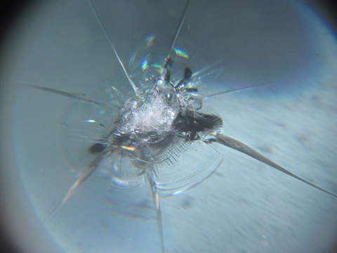 できないと断られるフロントガラスのひび割れを修理（リペア）する技術！