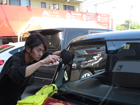 できないと断られるフロントガラスのひび割れを修理（リペア）する技術！