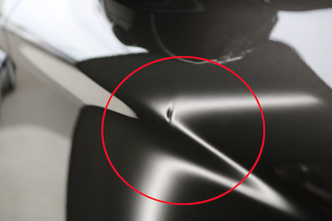 大型連休で満車の駐車場はリスク大！？隣のドアで当てられるドアパンチ被害！！