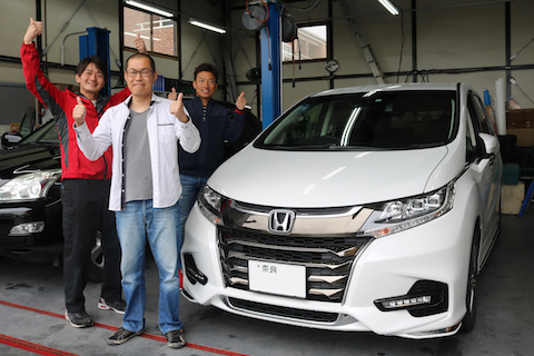 連休中に飛び石被害続出！車屋さんも休み。デントスマイルは連休中も修理しております！