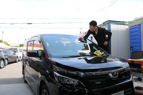 フロントガラス交換と言われた飛び石のひび割れ修理、お任せください！