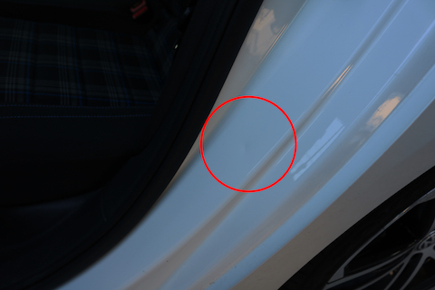 車のドアや内側ステップまで、いろんな箇所のヘコミ修理を直します。