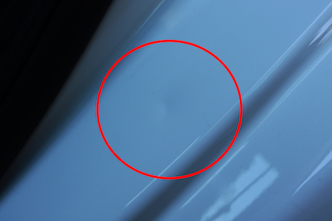 車のドアや内側ステップまで、いろんな箇所のヘコミ修理を直します。