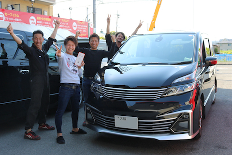 フロントガラスに複数の飛び石傷があっても、交換するよりお得に修理！