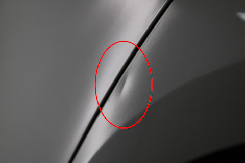 車のドアや内側ステップまで、いろんな箇所のヘコミ修理を直します。