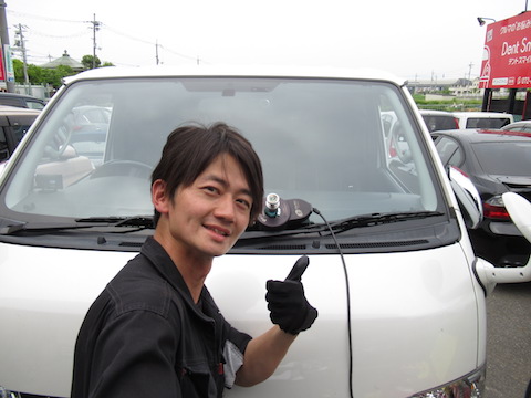 すぐに伸びるかもしれないフロントガラスのヒビ割れ、即時修理します！