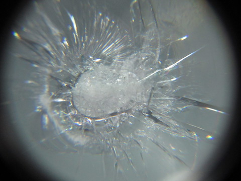 修理の限界を超えたフロントガラス飛び石の傷が直ります！