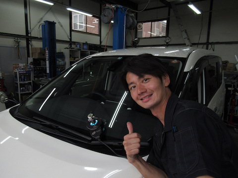 修理の限界を超えたフロントガラス飛び石の傷が直ります！