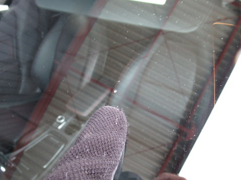 ベンツのフロントガラス修理、15,000円・40分~で直します！