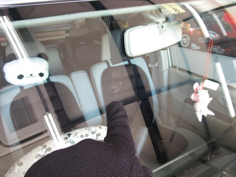 フロントガラス修理を断られ滋賀からのご依頼、大阪のデントスマイルが直します！