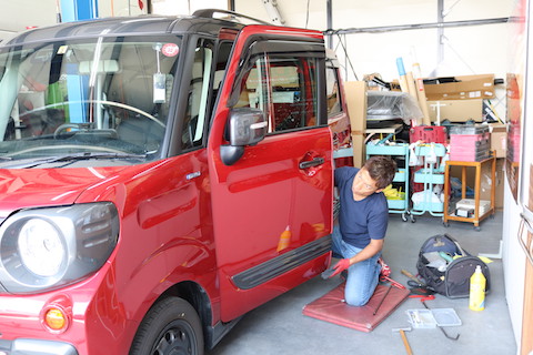 大きなヘコミでも鈑金・塗装しないデントリペア！