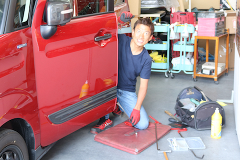 大きなヘコミでも鈑金・塗装しないデントリペア！