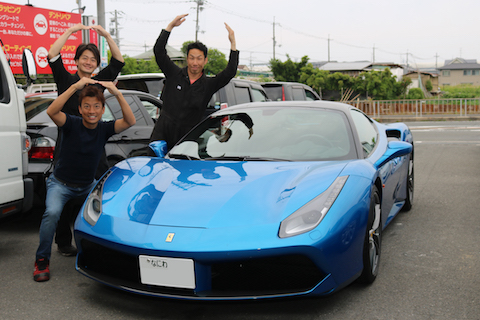 フェラーリ488GTBのフロントガラスに飛び石でひび割れた傷も直せます！