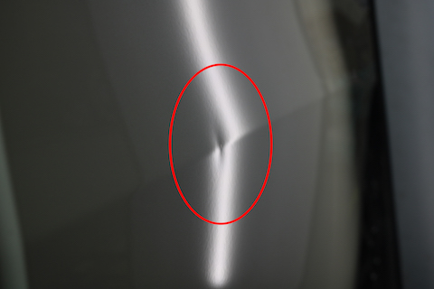 車のプレスラインのヘコミが完全修復！裏から押して直します！