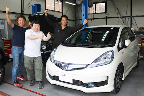 車のプレスラインのヘコミが完全修復！裏から押して直します！