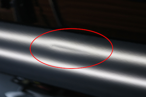 長いヘコミも塗装しないデントリペアで解決！