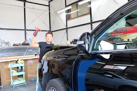 車の価値を下げずにヘコミを修理するデントリペア！