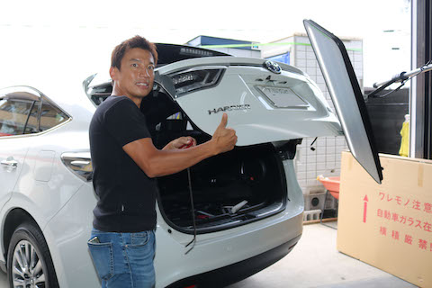 リアゲートのヘコミも、塗装しないデントリペアでお任せください！