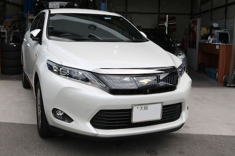 リアゲートのヘコミも、塗装しないデントリペアでお任せください！