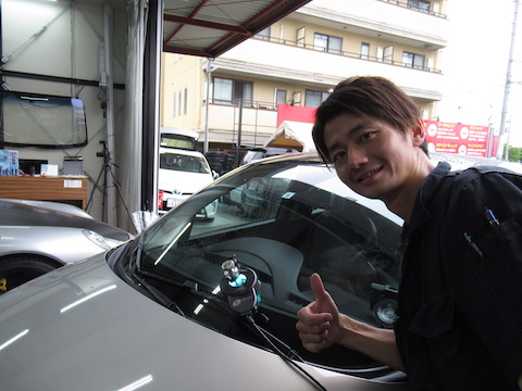 ご安心ください、フロントガラスのひび割れ修理、限界超えても直します！