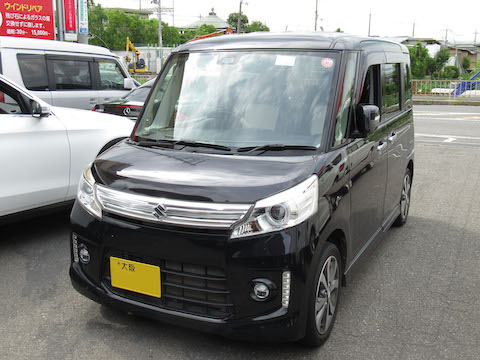 複雑に割れた車のフロントガラス、ガラスの樹脂を注入して固める技術で直します！