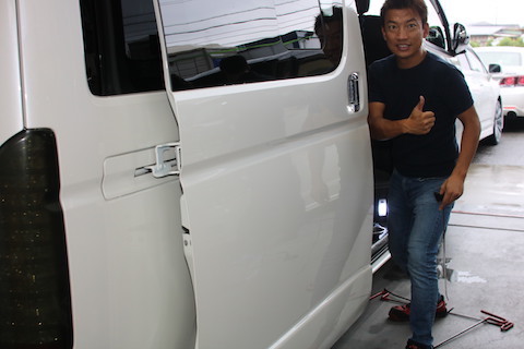 車のヘコミ修理は、裏から押して元に戻すデントリペアが品質・コスパ最強！