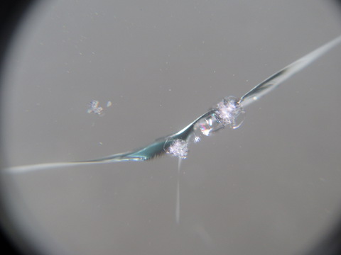 ご安心ください、フロントガラスの割れ・ヒビ・傷、交換しないで修理が出来ます！