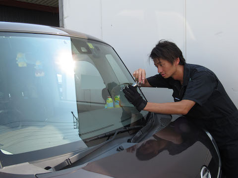 九州や東京からのお問い合わせがある、1万台以上の実績と経験のウインドリペア！