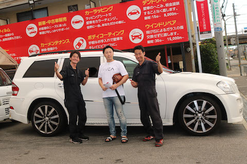 暑い中でも、熱い情熱をもってお客様にスマイルを提供しております😊