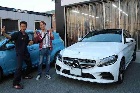 暑い中でも、熱い情熱をもってお客様にスマイルを提供しております😊