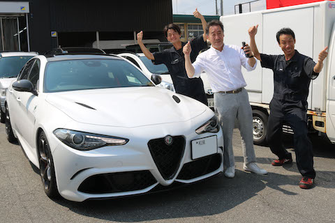 暑い中でも、熱い情熱をもってお客様にスマイルを提供しております😊