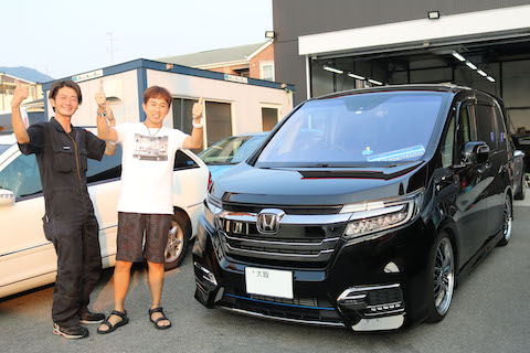 暑い中でも、熱い情熱をもってお客様にスマイルを提供しております😊