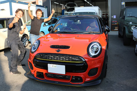 暑い中でも、熱い情熱をもってお客様にスマイルを提供しております😊