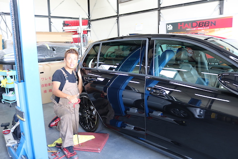 ショッピングモールなどの駐車場でのドアパンチ被害で一番ベストな修理のデントリペア