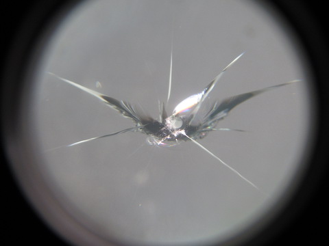 修理できないと断られるフロントガラス割れを修理で対応！