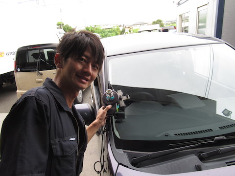 修理できないと断られるフロントガラス割れを修理で対応！