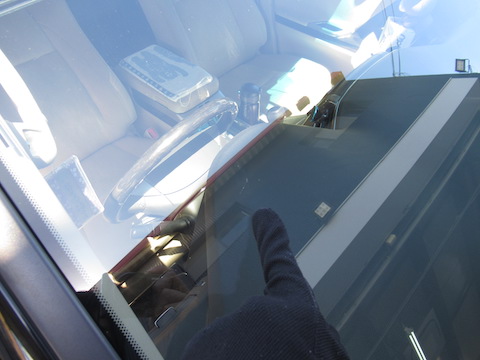 フロントガラスの飛び石の傷・割れは放置すれば伸びます！