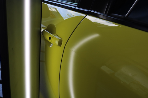 デントリペアという笑顔になる車のヘコミ修理技術をご用意しております！