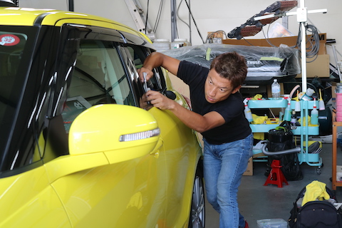 デントリペアという笑顔になる車のヘコミ修理技術をご用意しております！